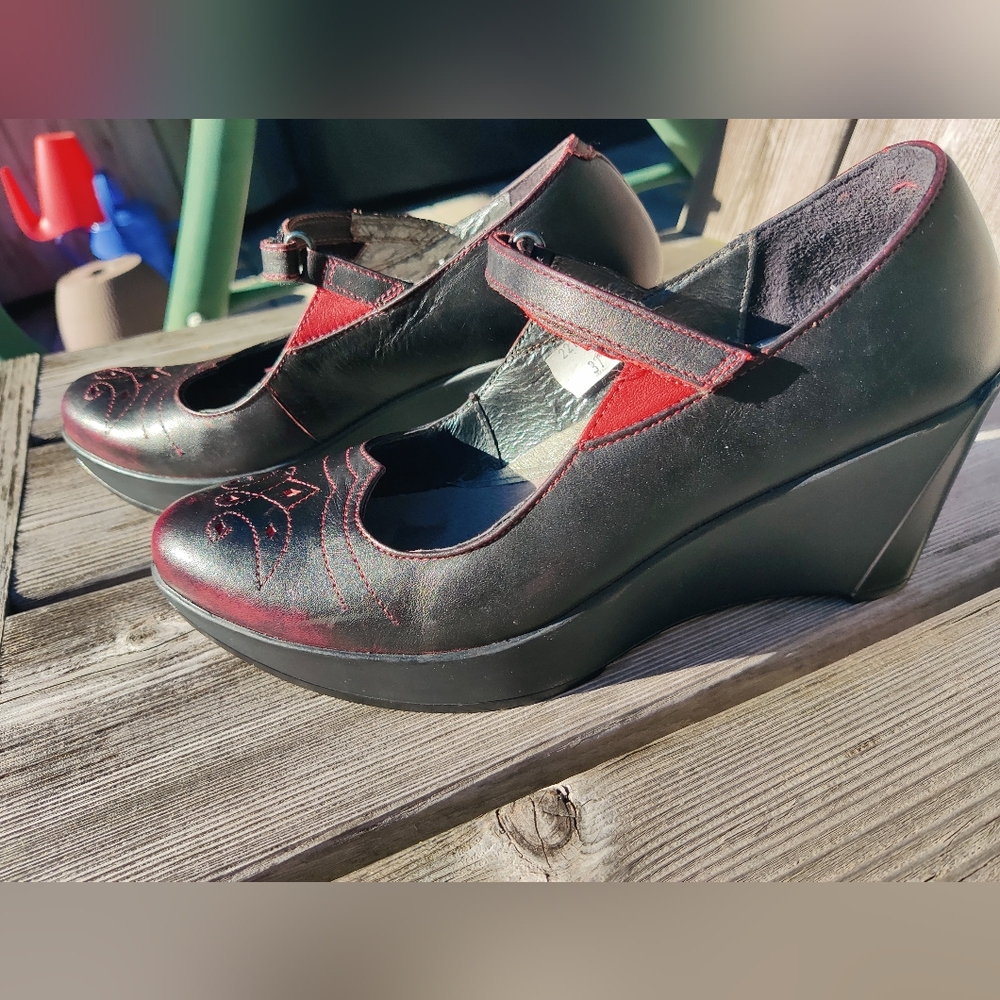 Naot Mary Jane Style Wedge Size 37